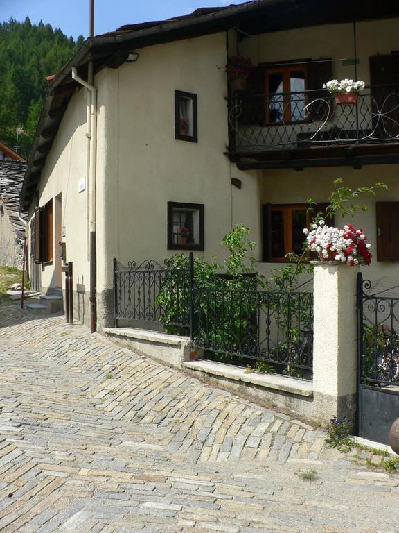 Appartamento Dal Maestro Serafino Pragelato Ruang foto